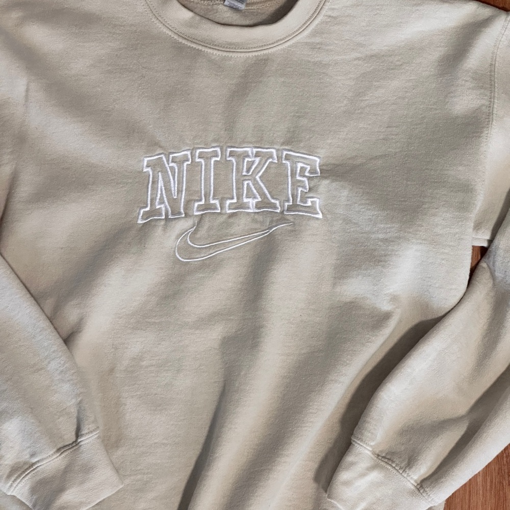 Nike Women's tan Nike sweater size M - Picture 4 of 8